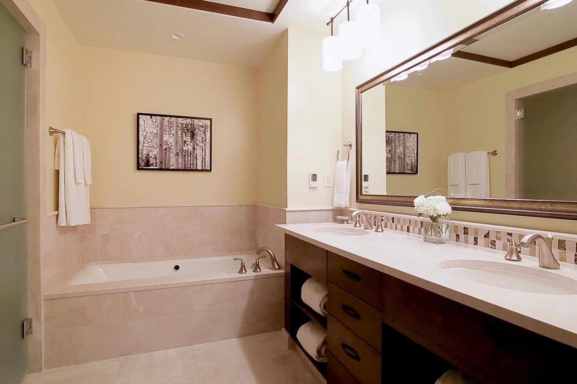 Slopeside Residence 2 Bedroom Residence Mountain view,1615390842:JPEG